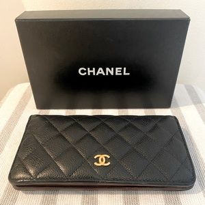 💯Authentic Chanel long flap wallet, black caviar leather